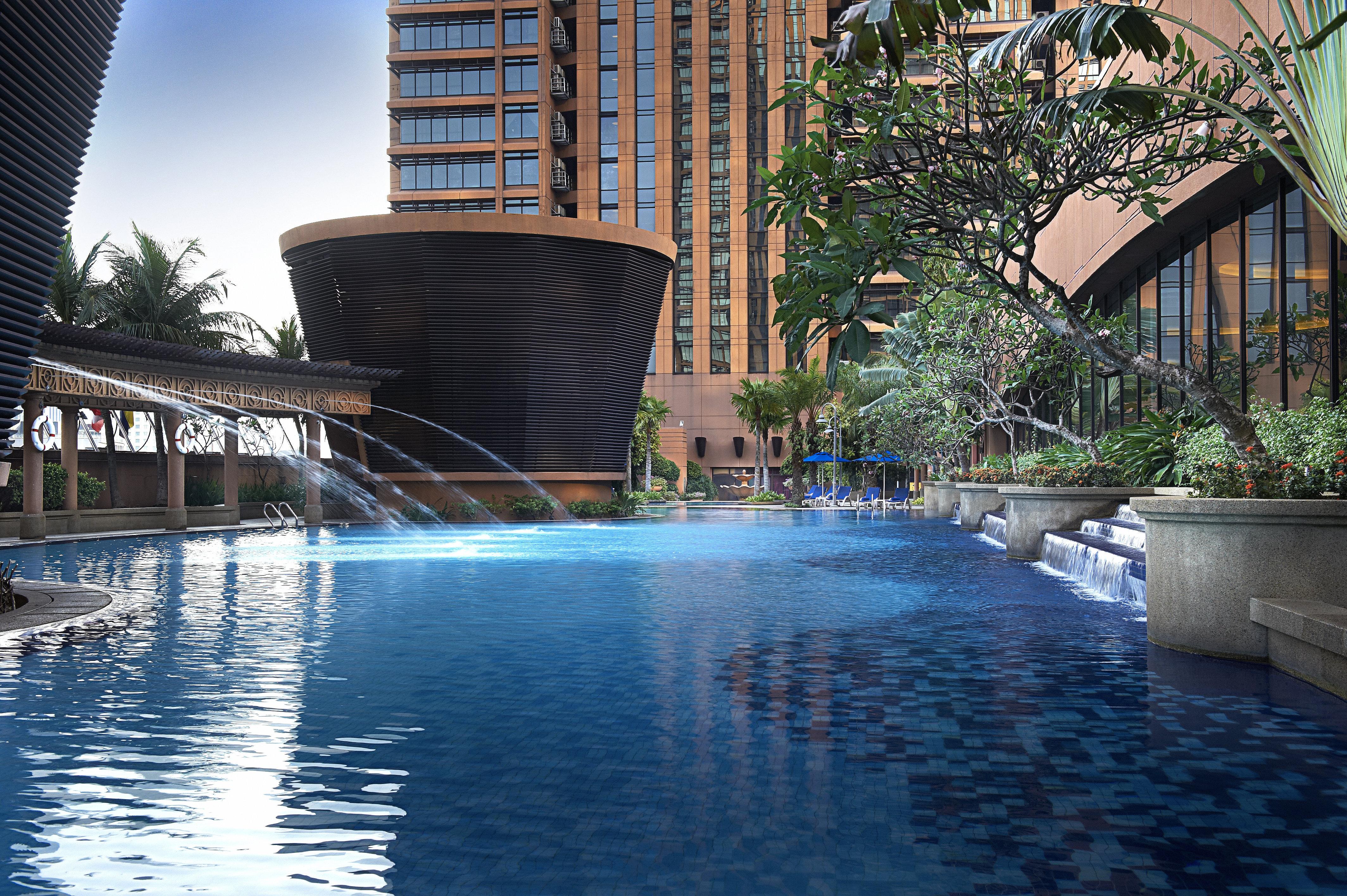 Berjaya Times Square Hotel, Kuala Lumpur Exterior foto The pool at the Shangri-La Kuala Lumpur