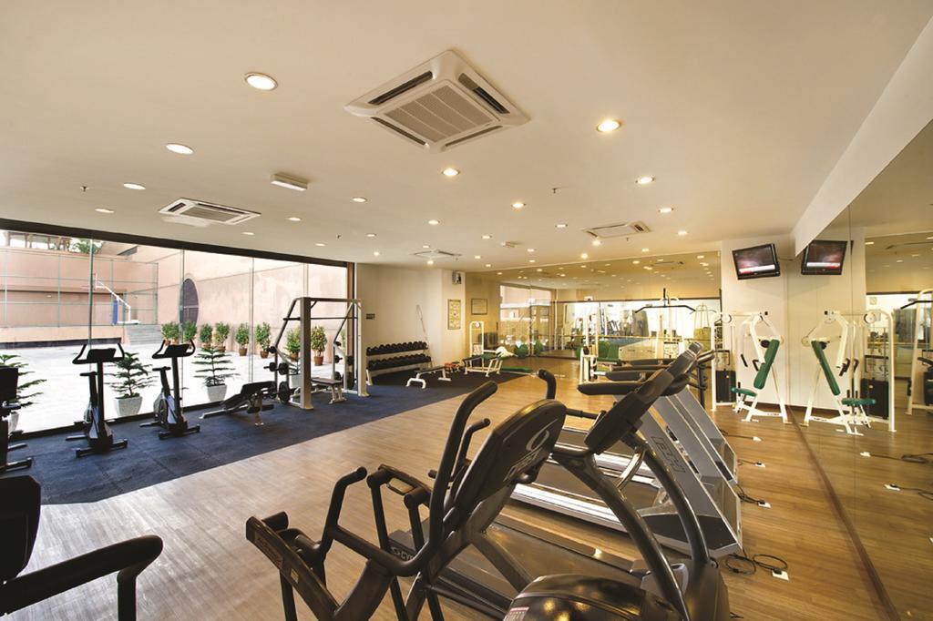 Berjaya Times Square Hotel, Kuala Lumpur Exterior foto The gym at the hotel