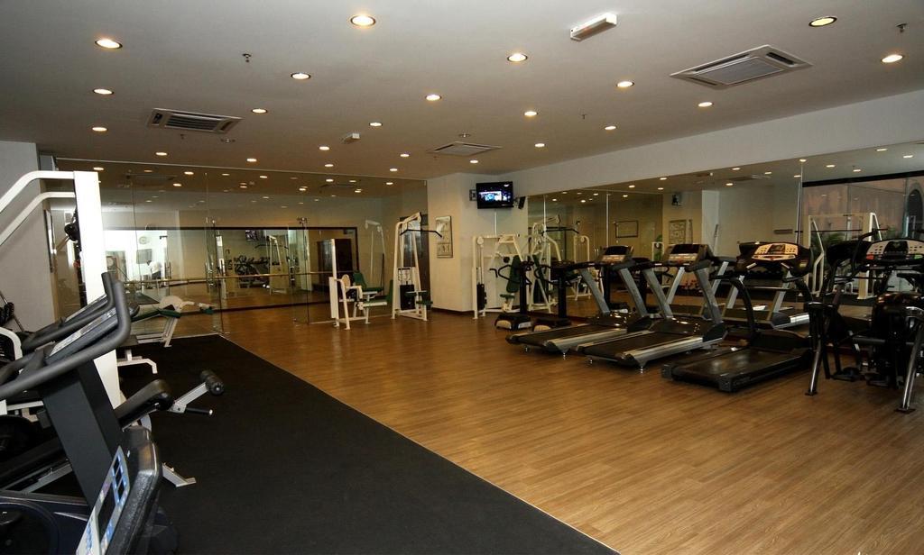 Berjaya Times Square Hotel, Kuala Lumpur Exterior foto The gym at the hotel